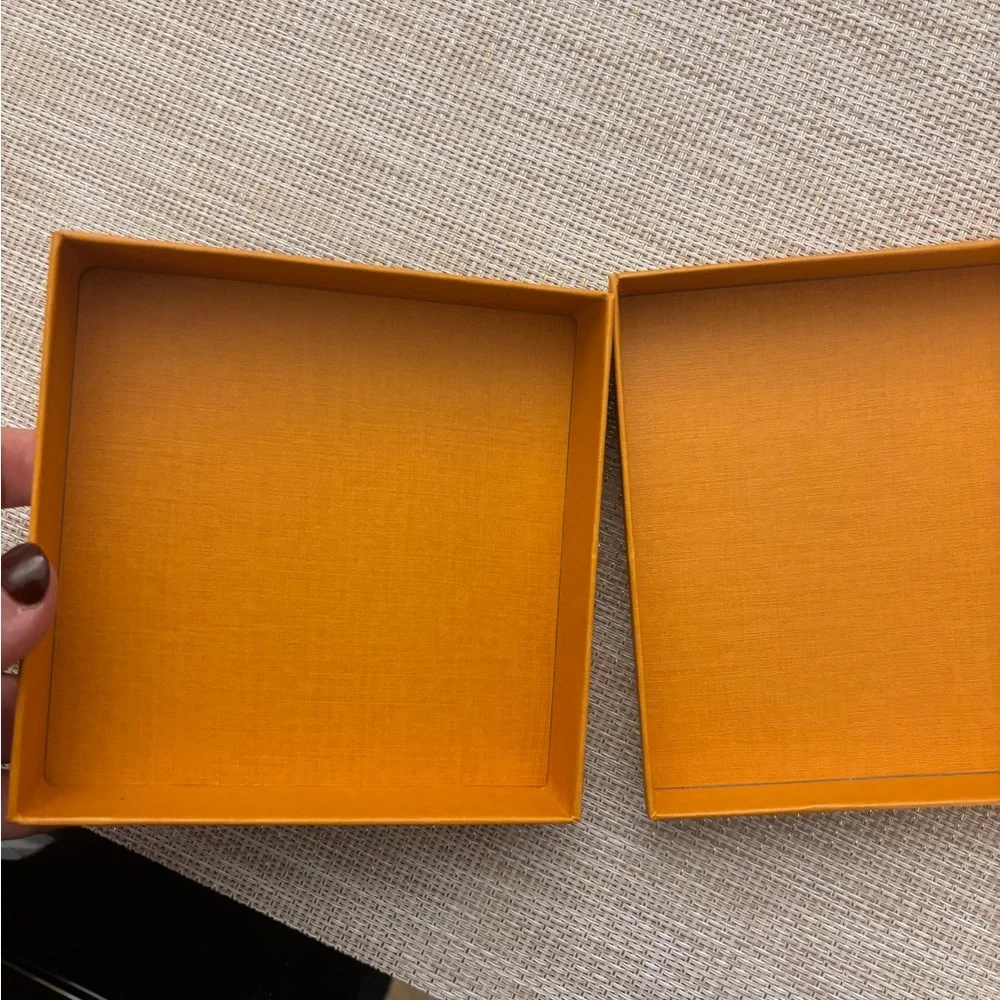 Louis Vuitton Vibrant Orange Gift Box Mini - Picture 5 of 5